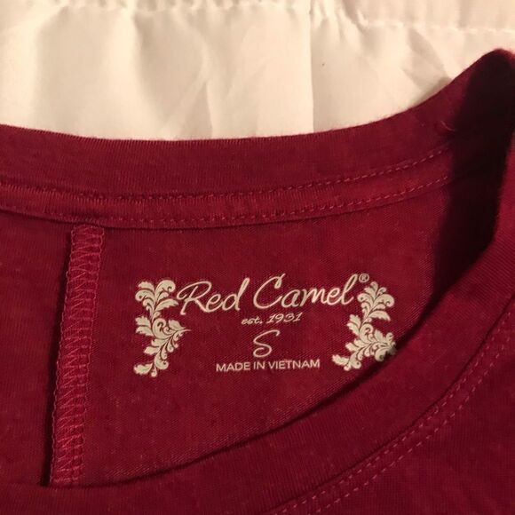 🐪 Red Camel Long Sleeve Tee - Picture 4 of 5